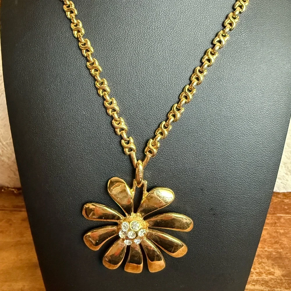 Gold Flower Pendant Necklace with Sparkling Center and Thick Chain - Picture 2 of 9